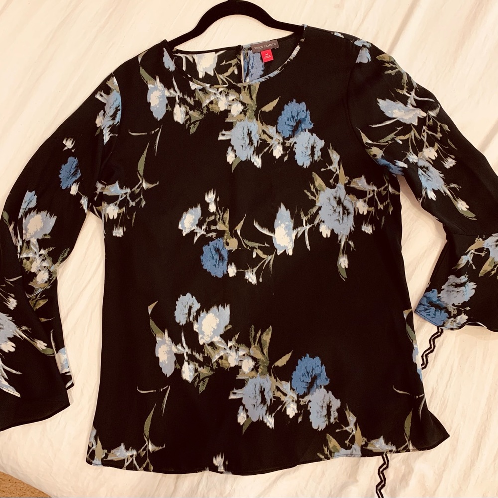VINCE CAMUTO- womens long sleeve blouse. Size.M